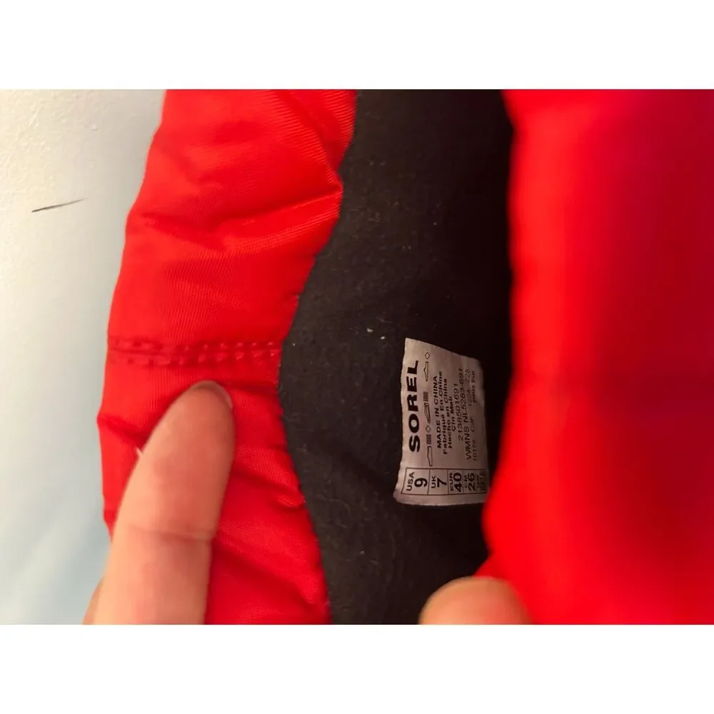 Sorel Out N About IV Mini Puffy Boots — Bright Red, Size 9 — Authentic Sample